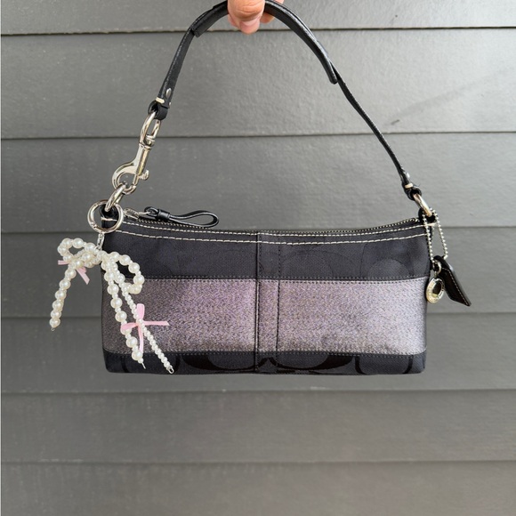 Vintage Coach Striped Black signature shoulder bag